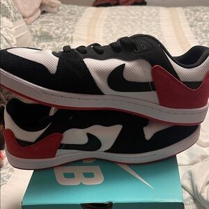 Nike SB Alleyoop in White, Black, and Red Men’s Size 9